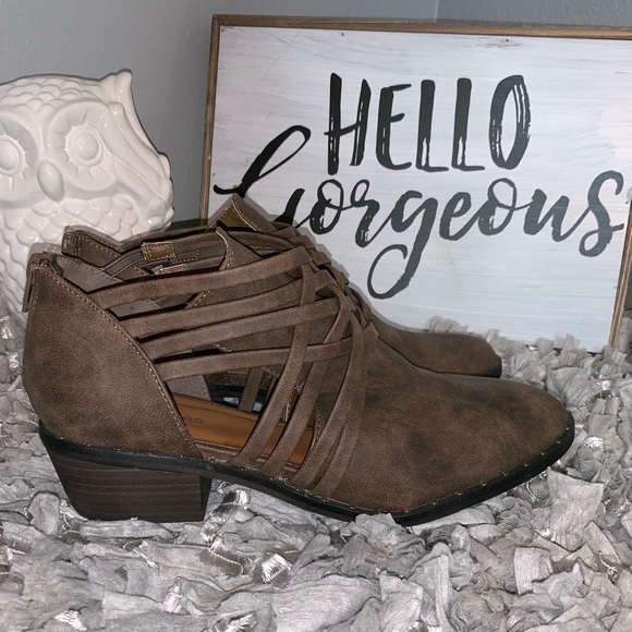 Maurices Shoes - EUC 9 Maurice’s zip ankle zip bootie boots